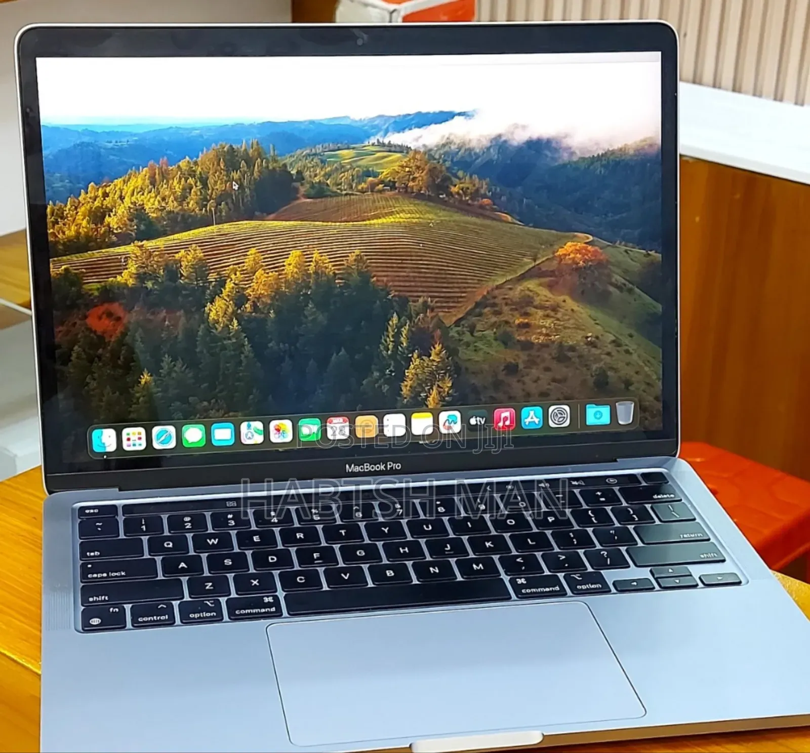 New Laptop Apple MacBook Pro 2022 M2 8GB Apple M2 SSD 256GB