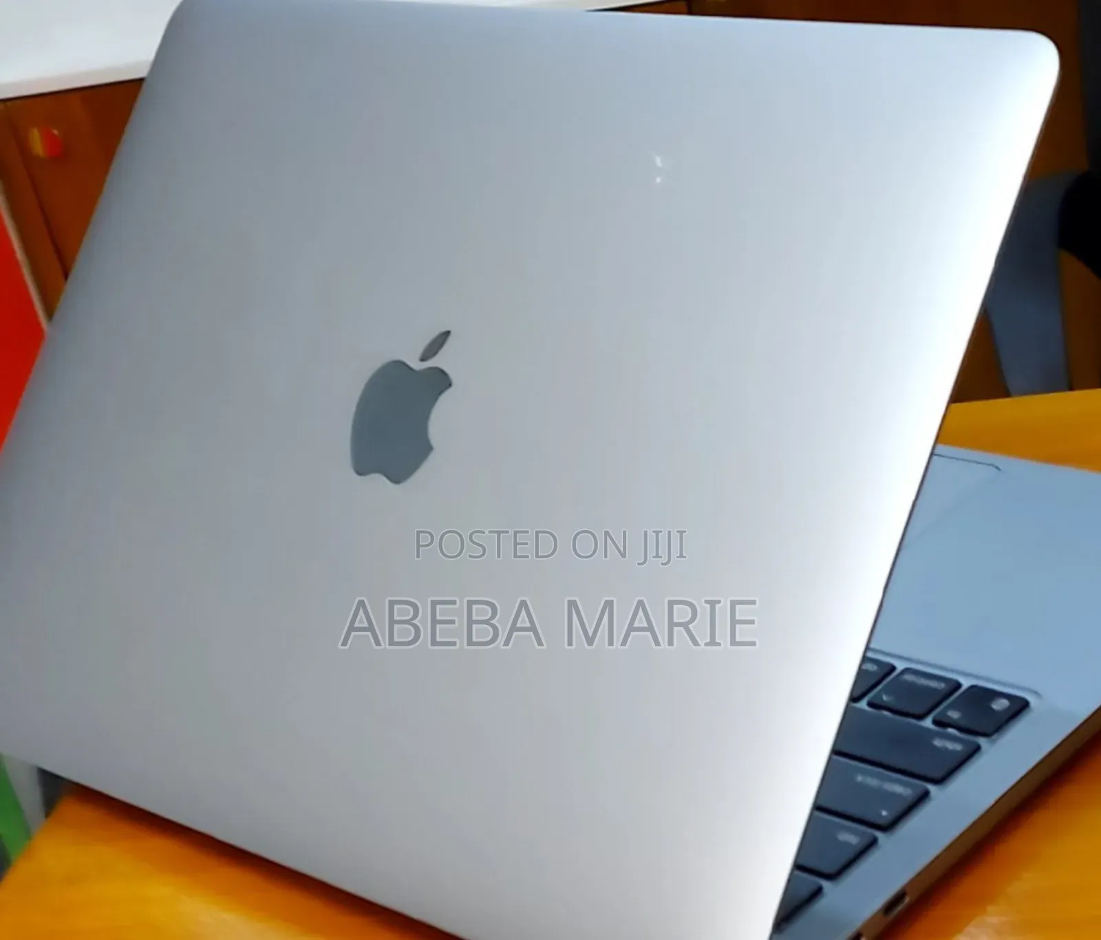 New Laptop Apple MacBook Pro 2022 M2 8GB Apple M2 SSD 256GB