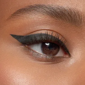 Photo - Essence 
Dip Eyeliner