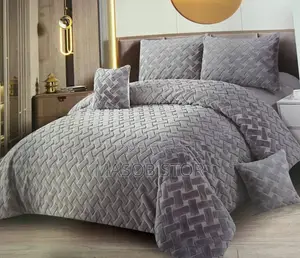 Seven (7) PCS Comforter Set / በጣም ውበት ያለው እና ሙቀት የሚፈጥር ኮምፈርት