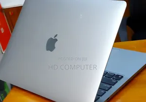 New Laptop Apple MacBook Pro 2022 M2 8GB Apple M2 SSD 256GB