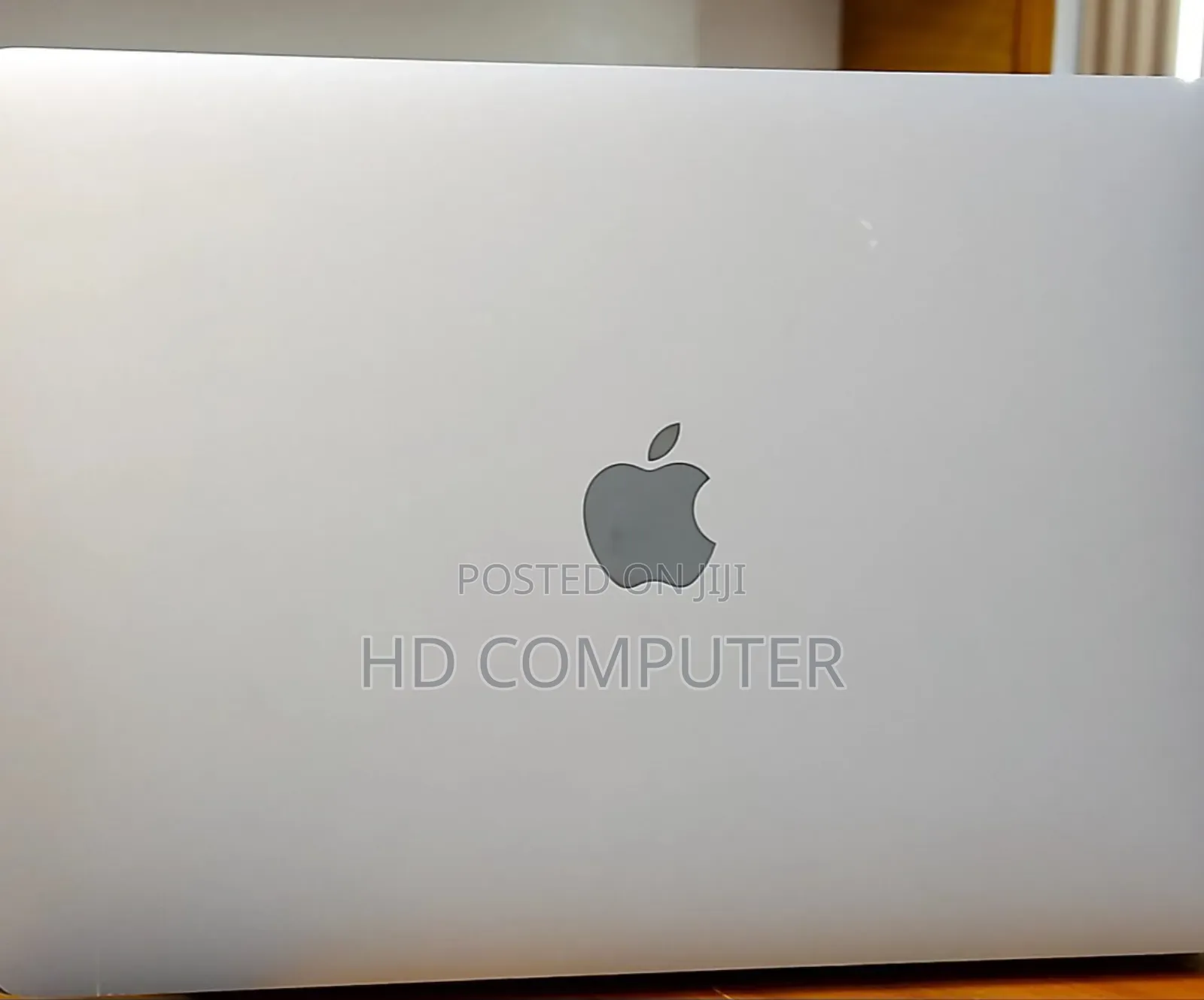 New Laptop Apple MacBook Pro 2022 M2 8GB Apple M2 SSD 256GB