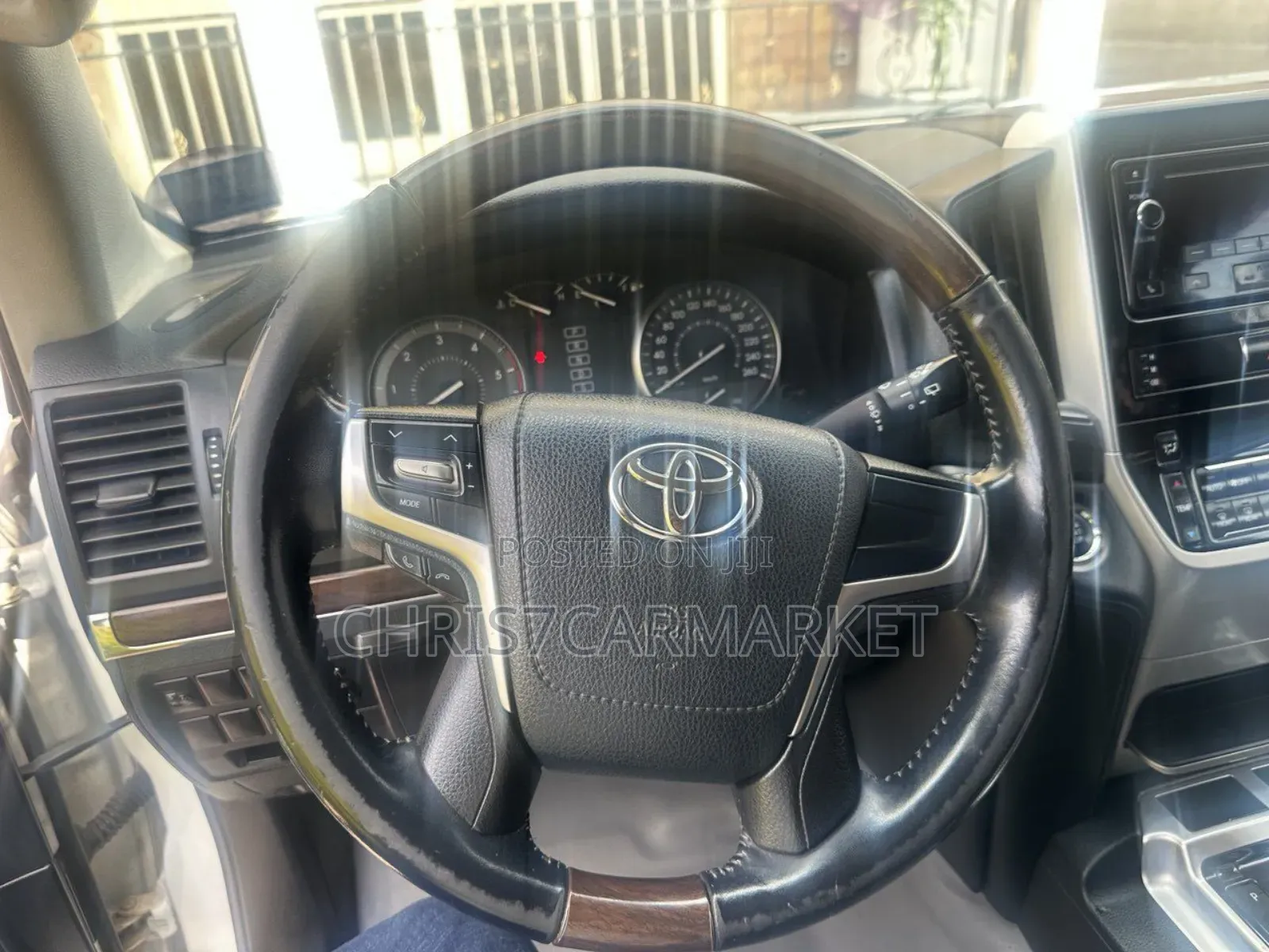 Toyota Land Cruiser 4.5 V8 GXR 2019 White