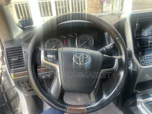 Toyota Land Cruiser 4.5 V8 GXR 2019 White