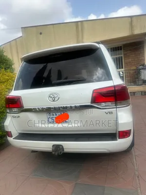 Toyota Land Cruiser 4.5 V8 GXR 2019 White