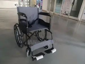 Photo - ባለ ቀበቶ Wheelchair