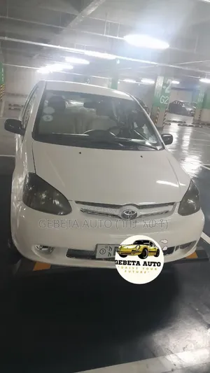 Photo - Toyota Platz 2001 White