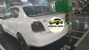 Toyota Platz 2001 White
