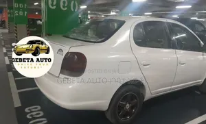 Toyota Platz 2001 White
