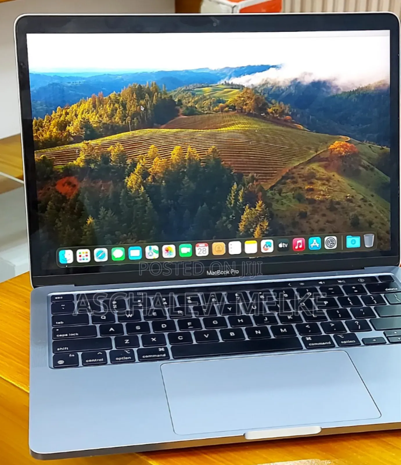 New Laptop Apple MacBook Pro 2022 M2 8GB Apple M2 SSD 256GB