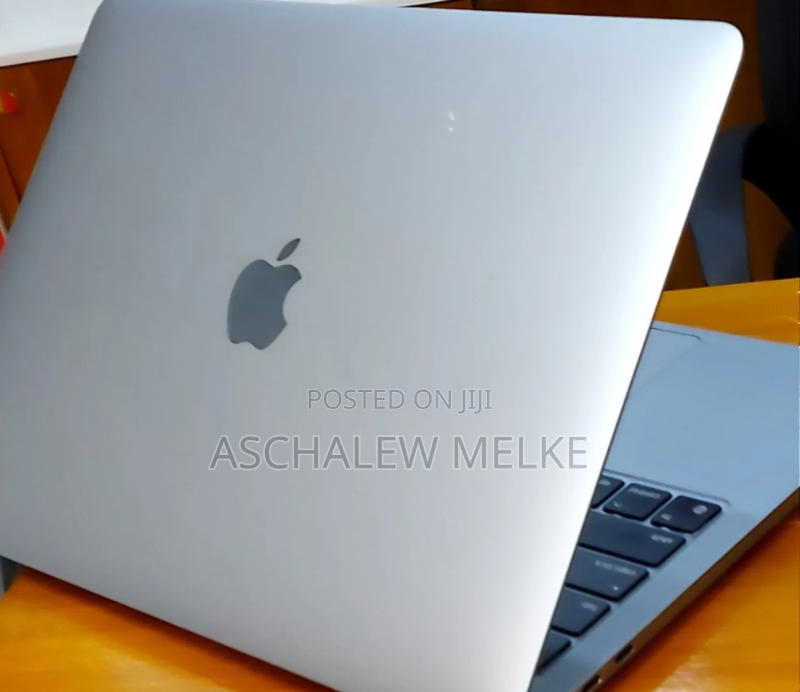 New Laptop Apple MacBook Pro 2022 M2 8GB Apple M2 SSD 256GB