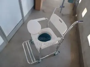 ኮሞድ ዊልቸር Commode Four Wheel25toilet Commode Chair1commode