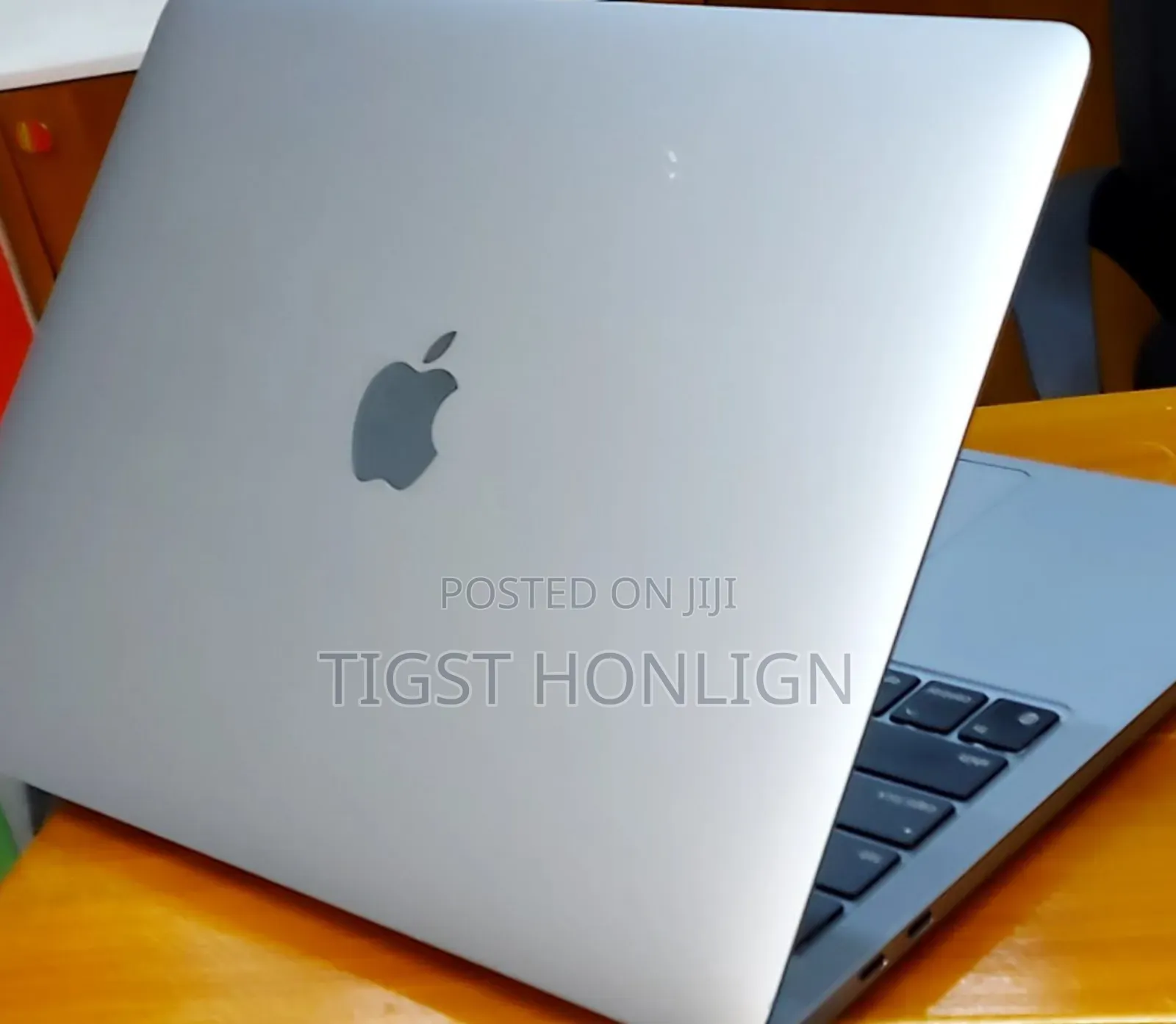 New Laptop Apple MacBook Pro 8GB Intel Core M2 SSD 256GB