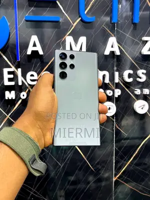 Photo - New Samsung Galaxy S22 Ultra 5G 256 GB