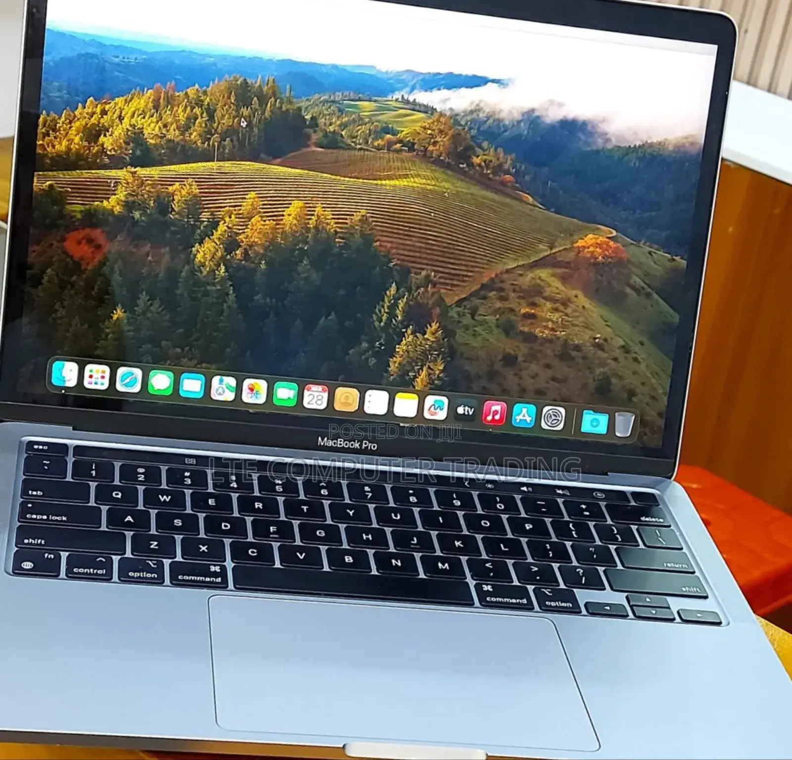 New Laptop Apple MacBook Air 2022 M2 8GB Apple M2 SSD 256GB