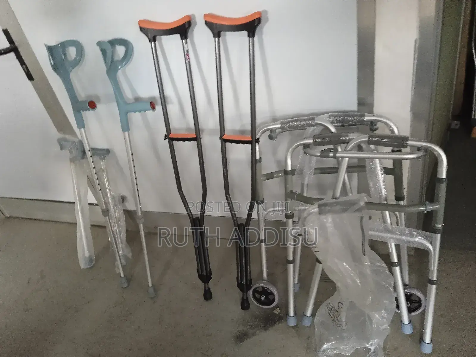 Medical Equipments የምክመምና መሸጫ ቁሳቁስ Crutches43crugches New