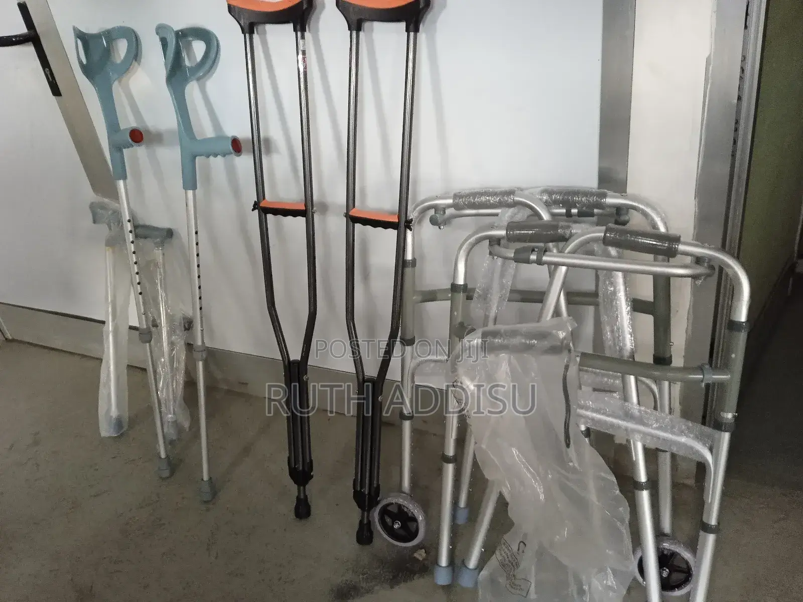 Medical Equipments የምክመምና መሸጫ ቁሳቁስ Crutches43crugches New
