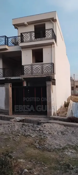 5bdrm Apartment in Mamite, Yeka for sale