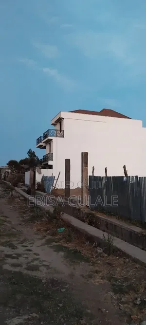 5bdrm Apartment in Mamite, Yeka for sale