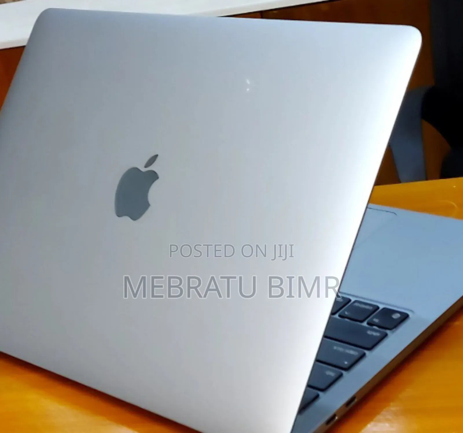 New Laptop Apple MacBook Pro 2022 M2 8GB Apple M2 SSD 256GB