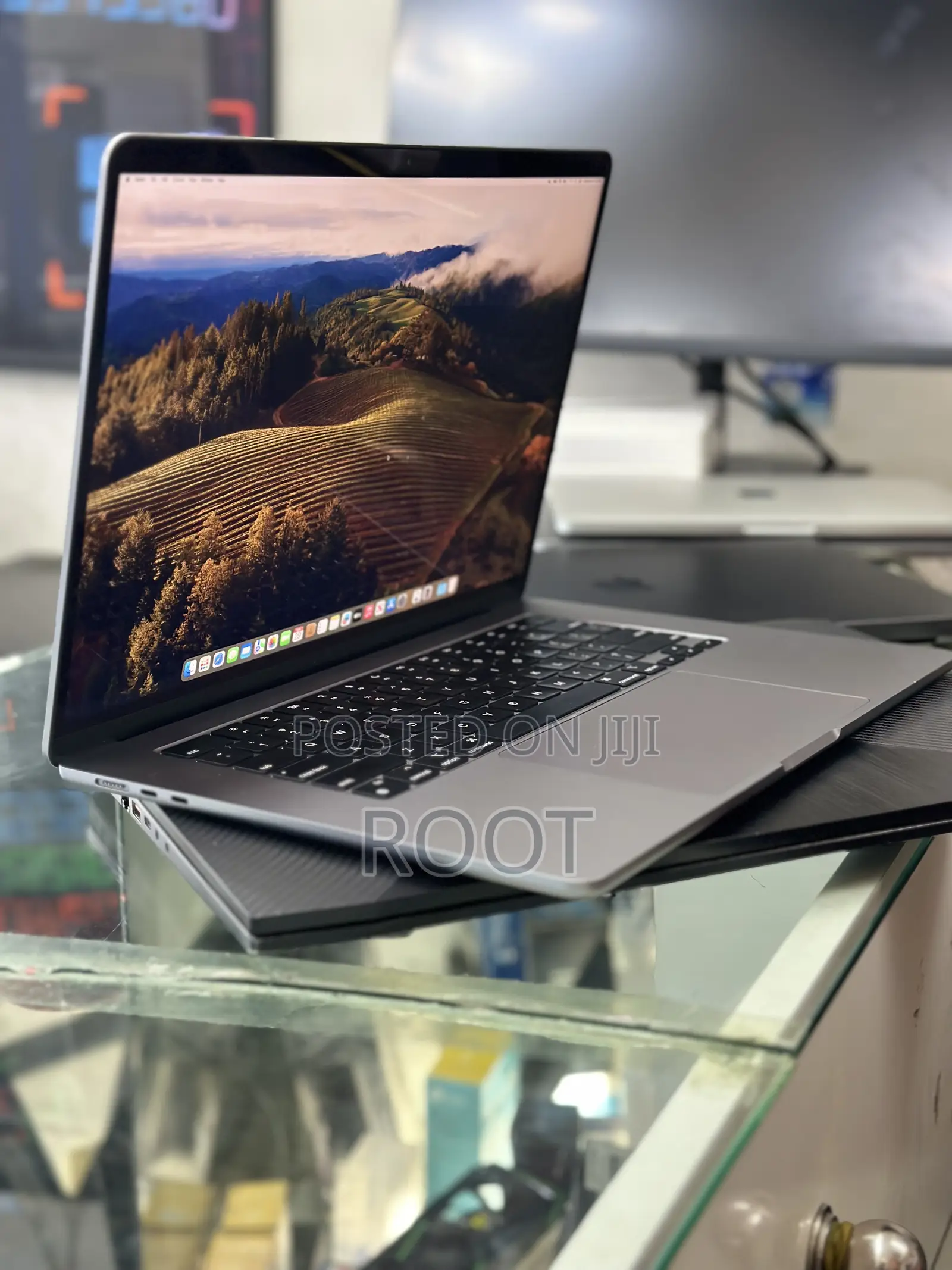 New Laptop Apple MacBook Air 2024 M3 15-Inch 8GB Apple M3 SSD 256GB