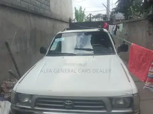 Photo - Toyota Hilux 2000 White