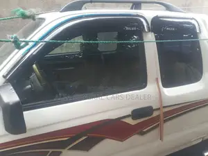 Toyota Hilux 2000 White