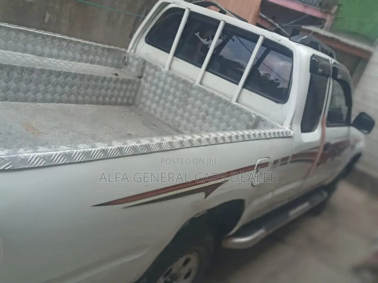 Toyota Hilux 2000 White