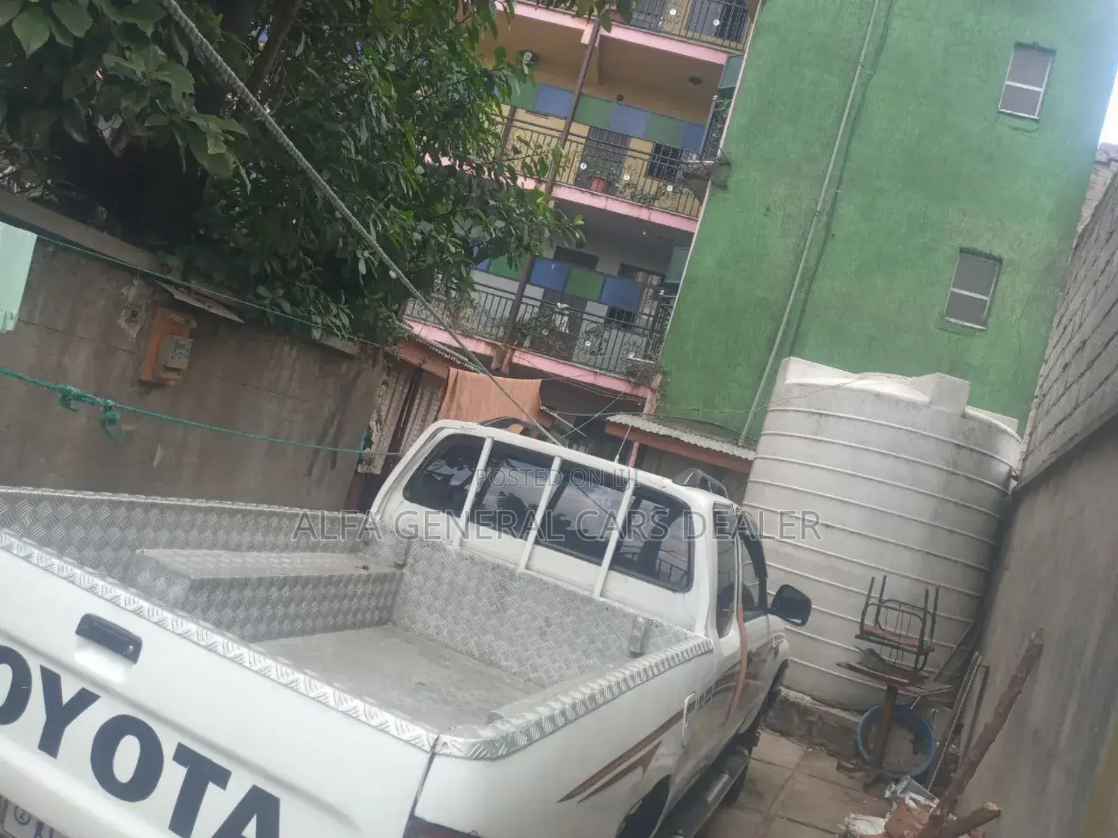 Toyota Hilux 2000 White