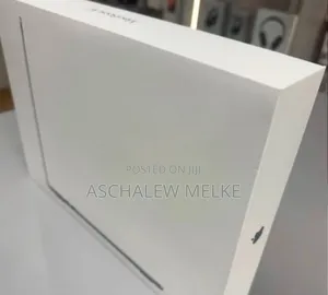 Photo - New Laptop Apple MacBook Air 2024 M3 13-Inch 16GB Apple M4 SSD 256GB