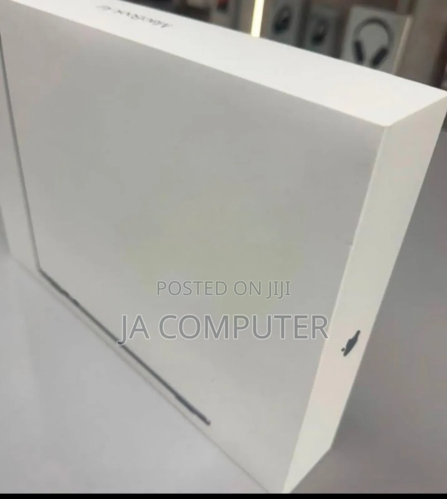 New Laptop Apple MacBook Air 2024 M3 15-Inch 16GB Apple M4 SSD 256GB