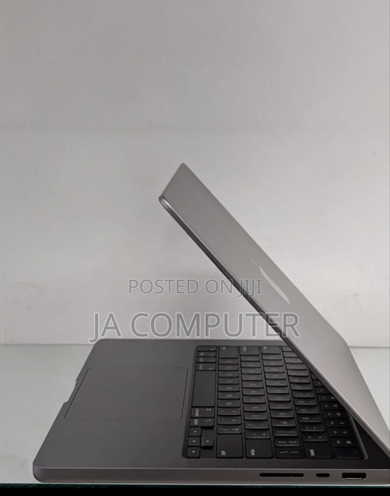 New Laptop Apple MacBook Pro 2021 M1 16GB Apple M1 Pro SSD 512GB