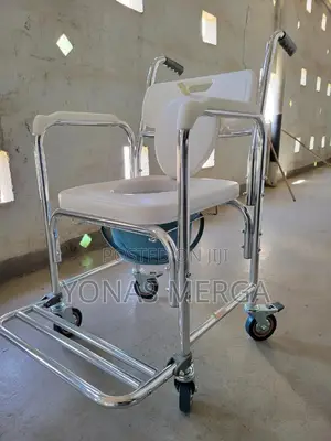 Photo - Commode Chair on Wheels፮蕎remoable Pot Chair公≡Toilet Chair
