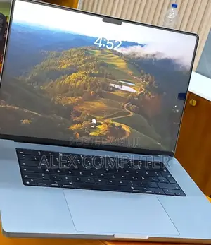 New Laptop Apple MacBook Pro M1 16GB Apple M1 Pro SSD 1T