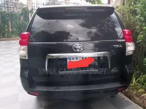 Toyota Land Cruiser 2012 Black