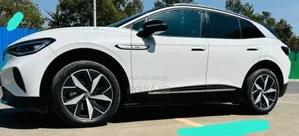 Photo - Volkswagen ID.4 2022 White
