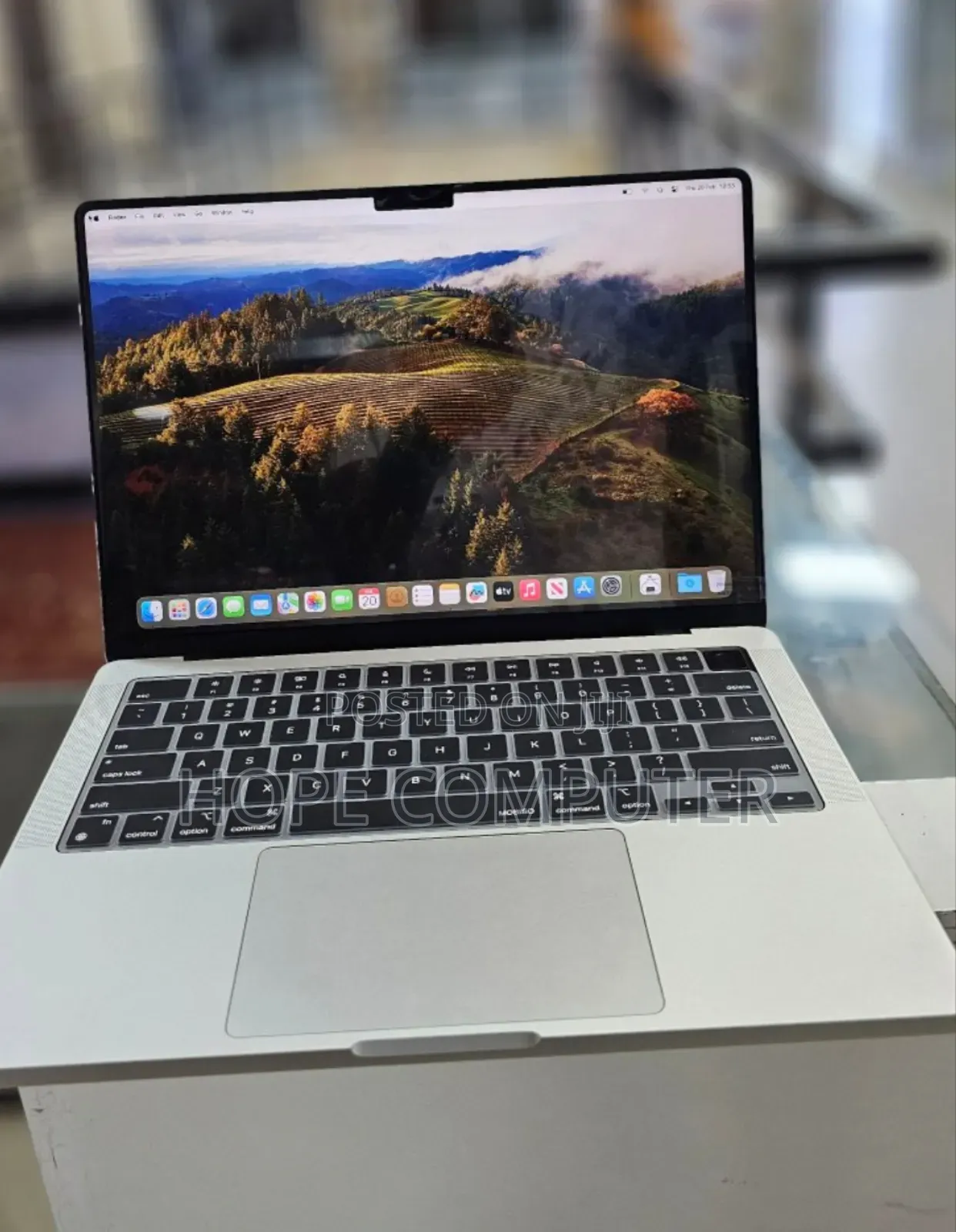 New Laptop Apple MacBook Pro 8GB Apple M3 SSD 512GB
