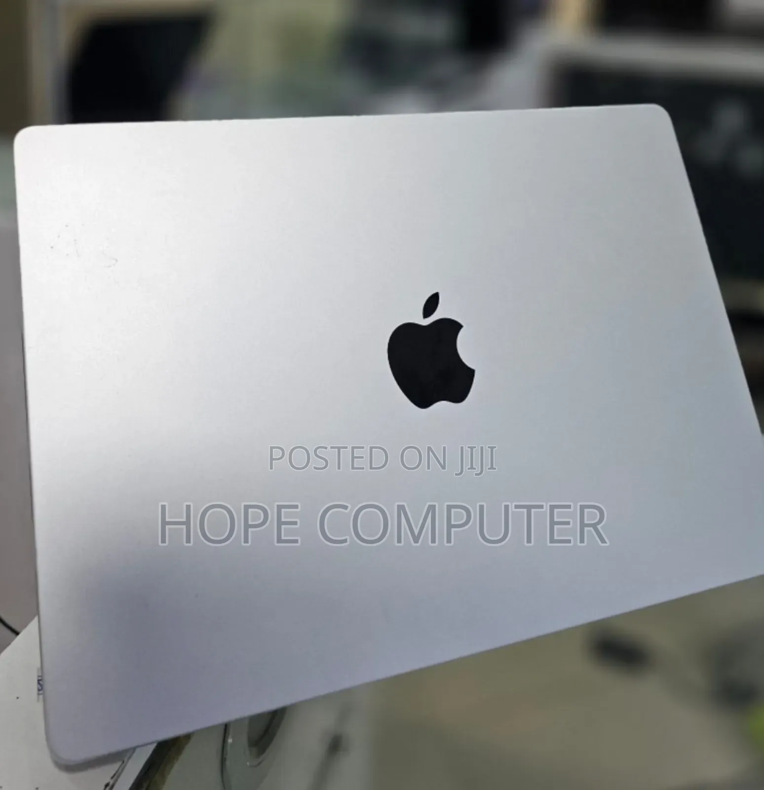 New Laptop Apple MacBook Pro 8GB Apple M3 SSD 512GB