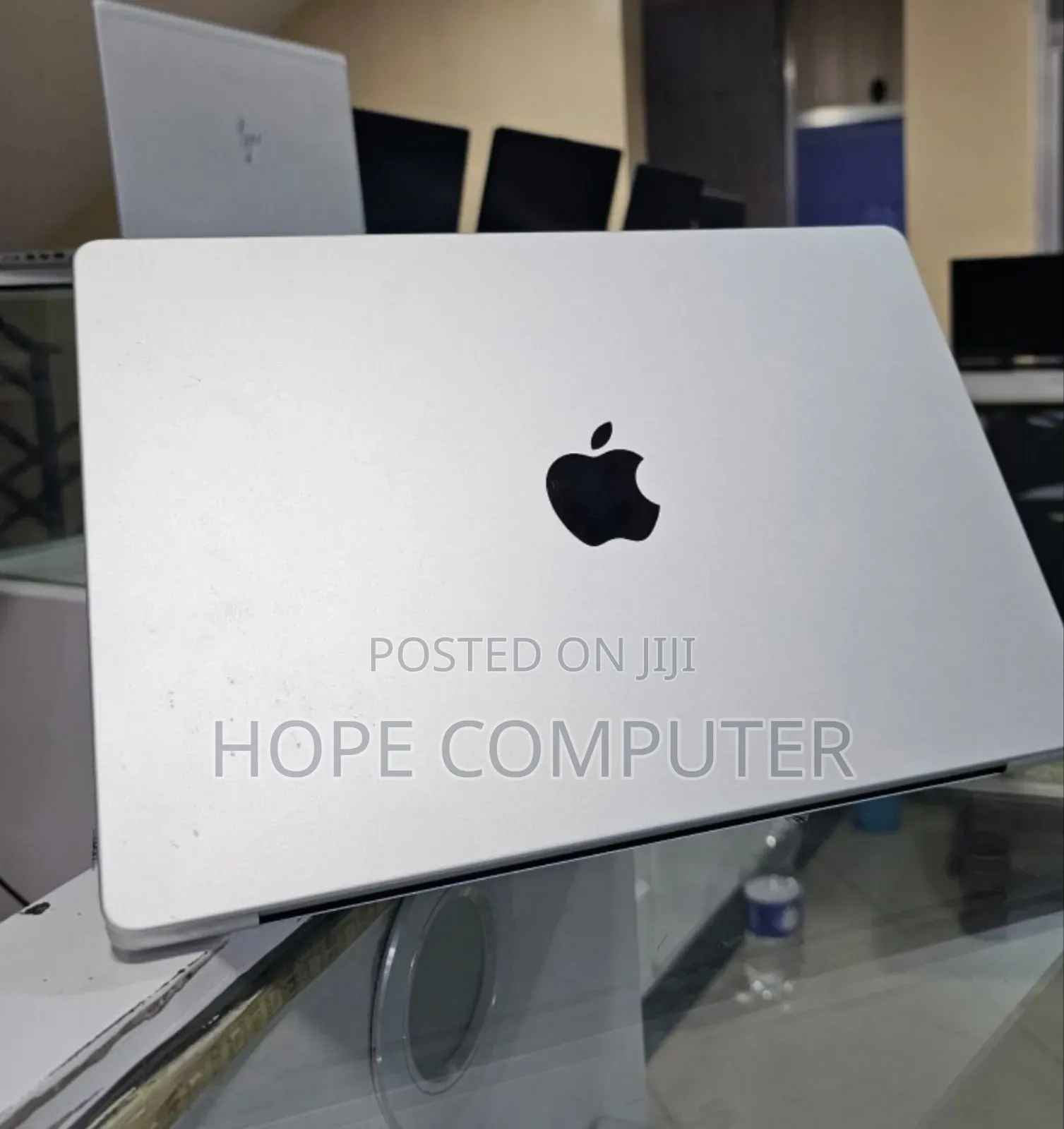 New Laptop Apple MacBook Pro 8GB Apple M3 SSD 512GB