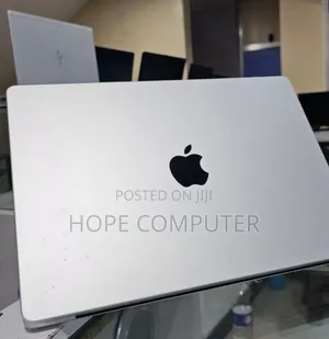 New Laptop Apple MacBook Pro 8GB Apple M3 SSD 512GB