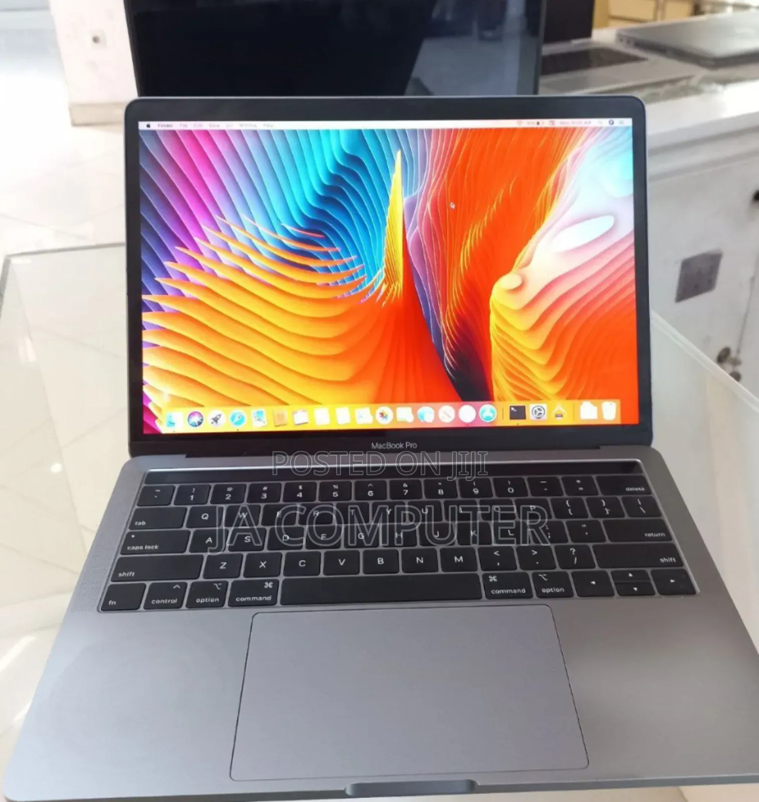 New Laptop Apple MacBook Pro 2018 8GB Intel Core I5 SSD 512GB