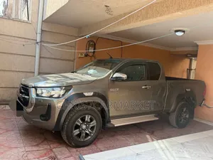 Toyota Hilux 2023 Gray