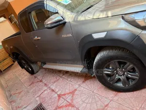 Toyota Hilux 2023 Gray