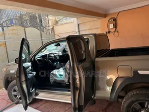 Toyota Hilux 2023 Gray