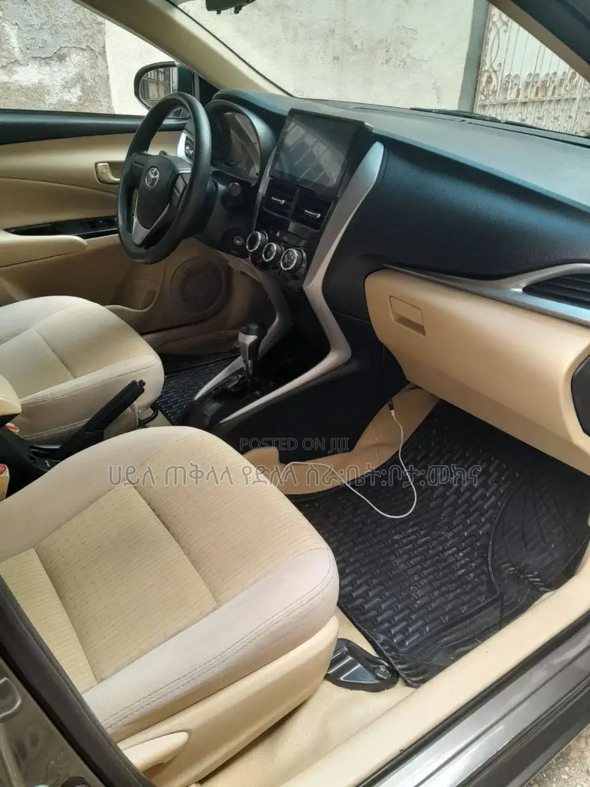 Toyota Yaris 2020 Pink