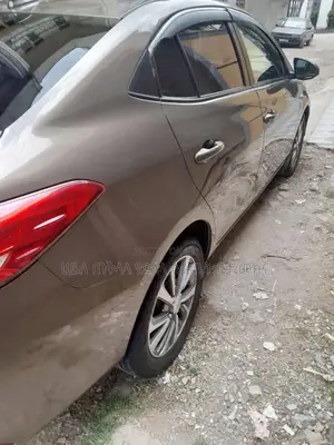 Toyota Yaris 2020 Pink