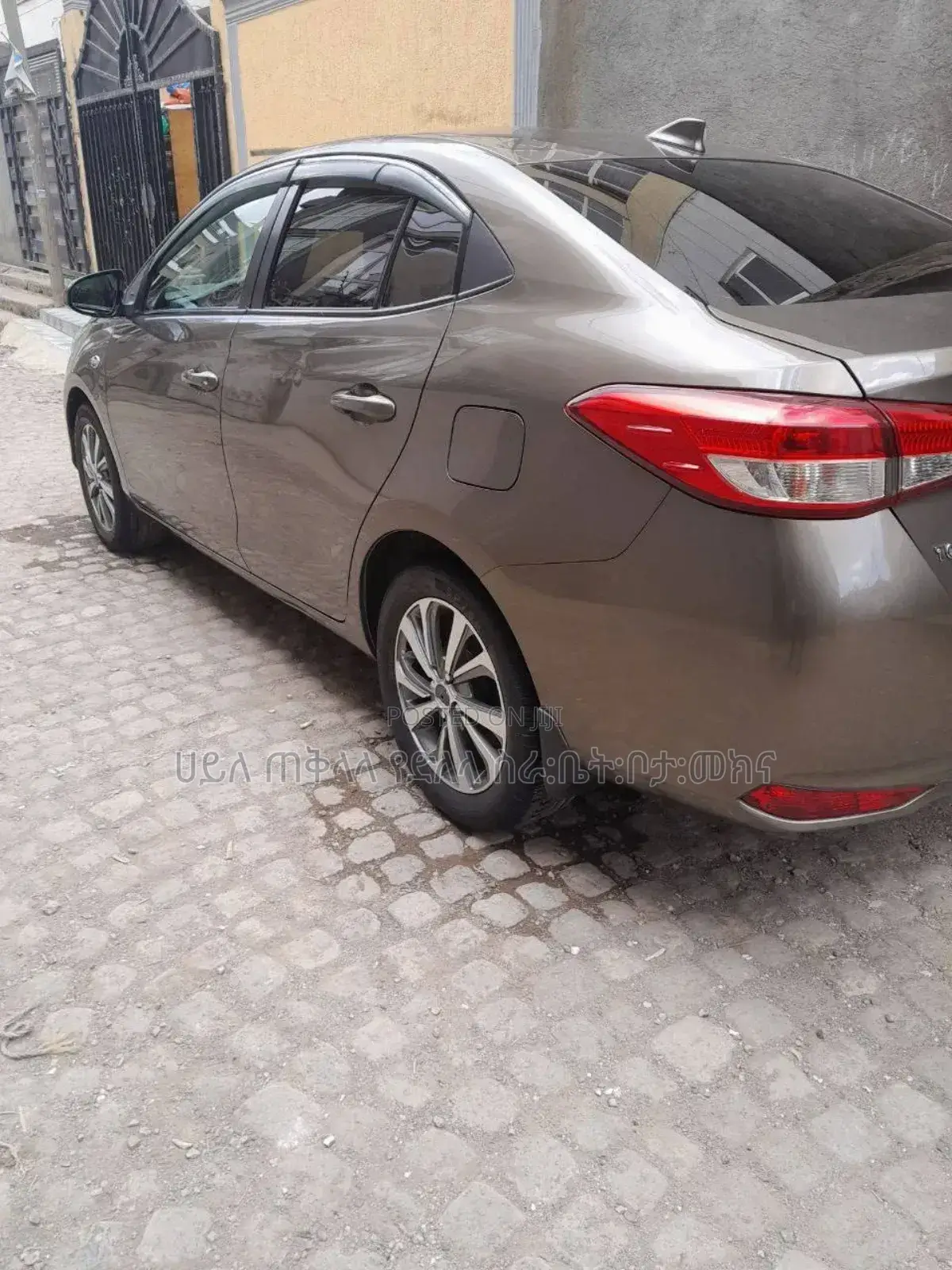 Toyota Yaris 2020 Pink