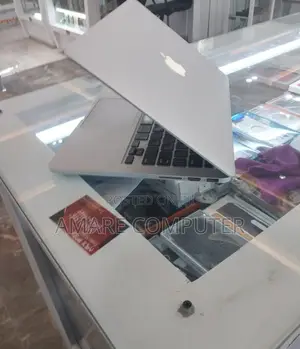 New Laptop Apple MacBook Pro 2015 16GB Intel Core I5 SSD 512GB