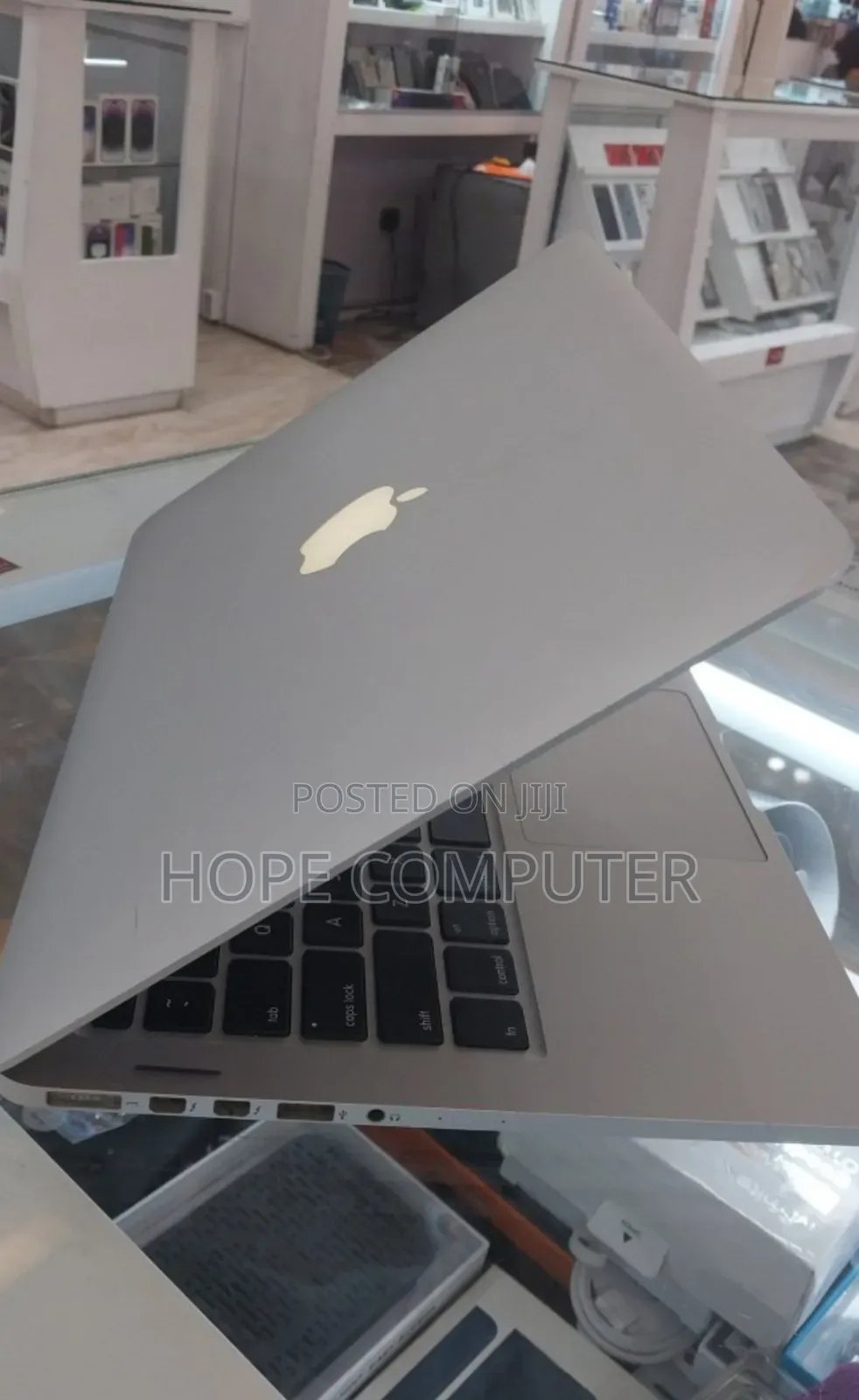 New Laptop Apple MacBook Pro 2015 16GB Intel Core I5 SSD 512GB