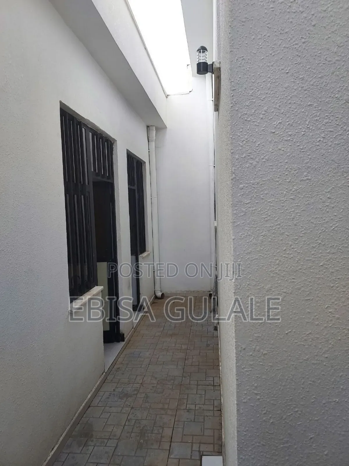 Furnished 4bdrm Apartment in Yeka for sale